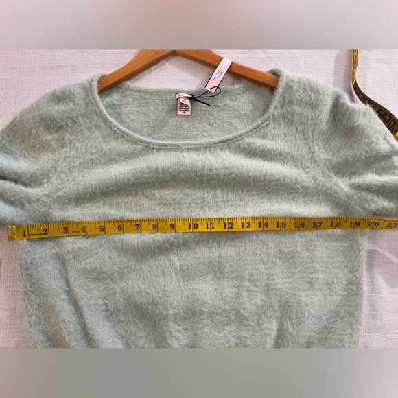 Victoria Secret Womens Green Fuzzy Long Sleeves Crop Pullover Sweater M NWT - Picture 9 of 10